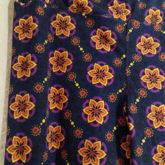 ❤️LULAROE LEGGINGS SENT! HEARTS FLORAL PLAID WOMEN'S TALL & CURVY CLOTHES PANTS - Picture 14 of 16